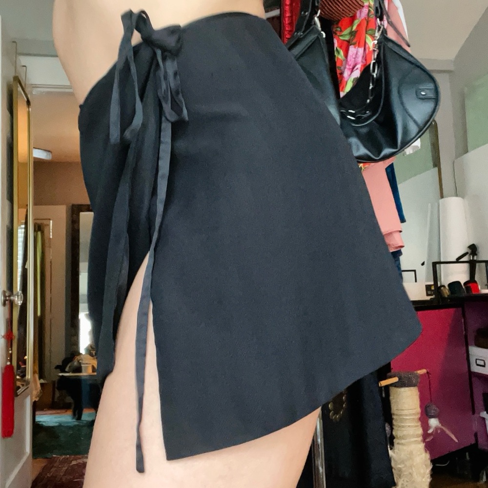 Wrap tie black skirt nice suit like fabric 

Forever 21 contemporary